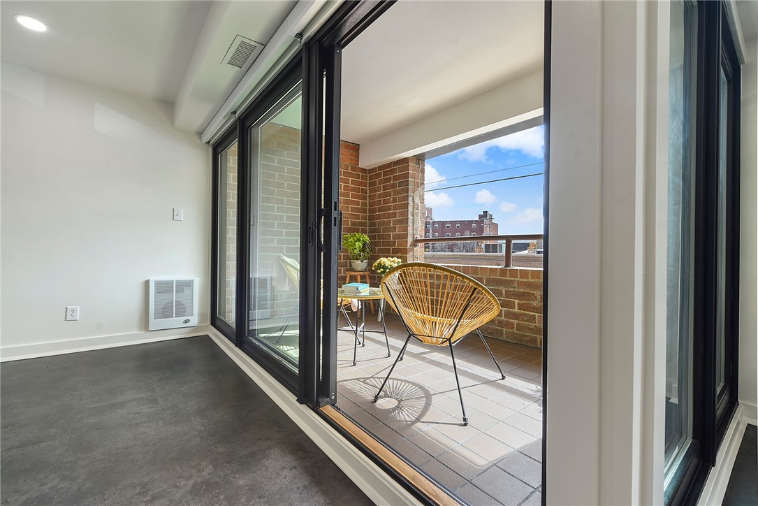 307 S Dithridge St 212