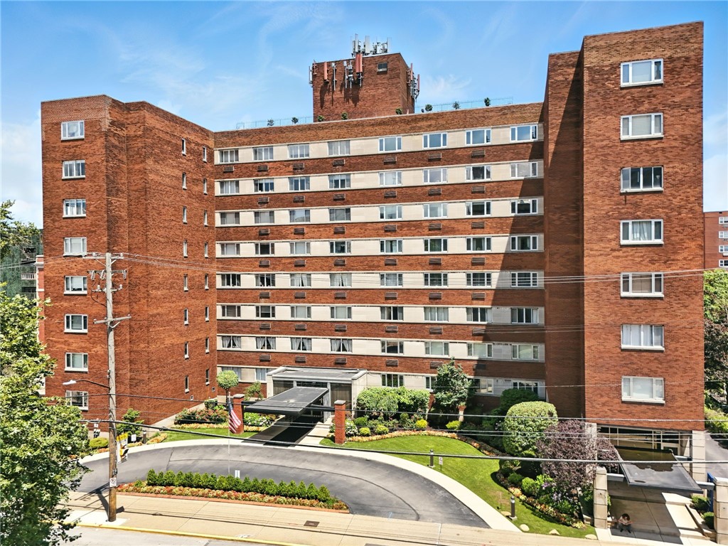 128 N Craig St 806