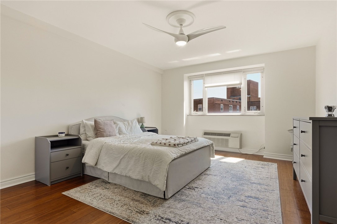 128 N Craig St 806