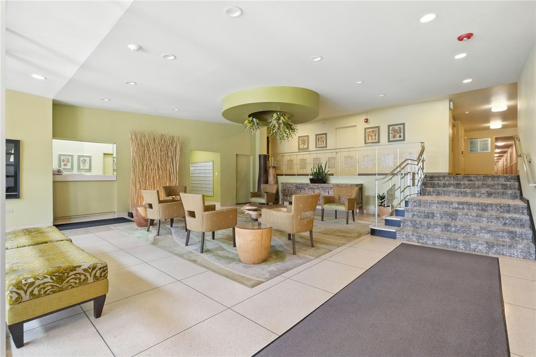 128 N Craig St 806