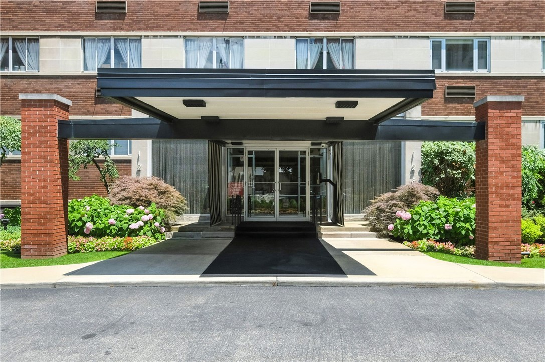 128 N Craig St 806
