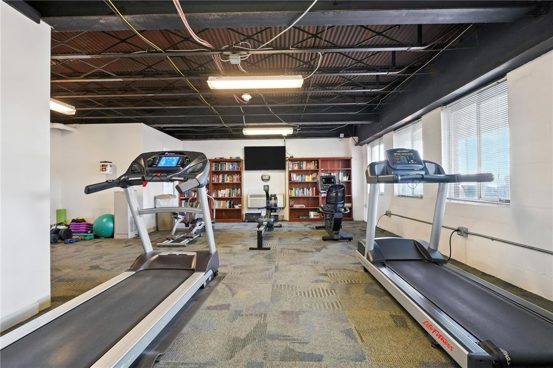 128 N Craig St 806