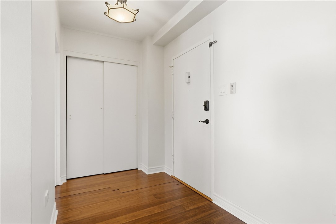 128 N Craig St 806