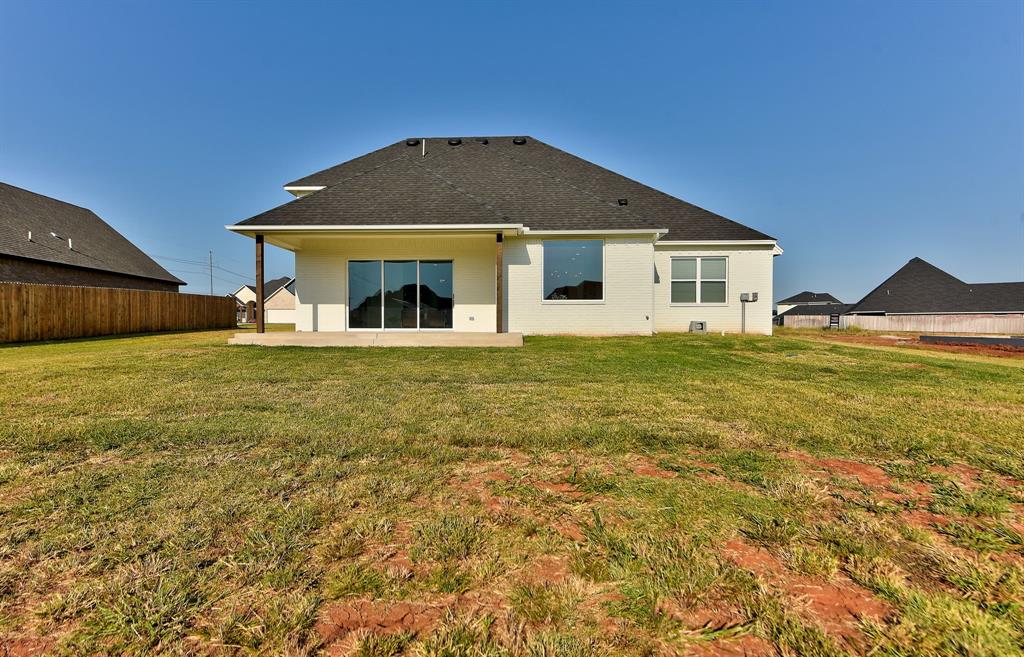 118 NE Primrose Point Avenue