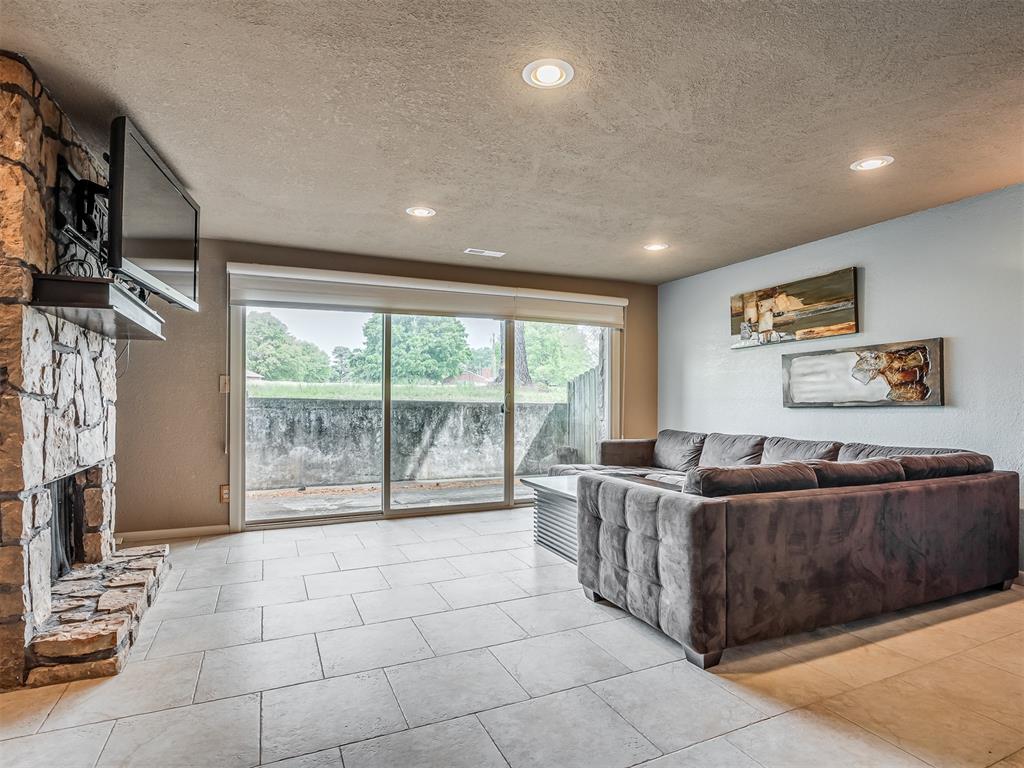 7011 Lakeshore Drive