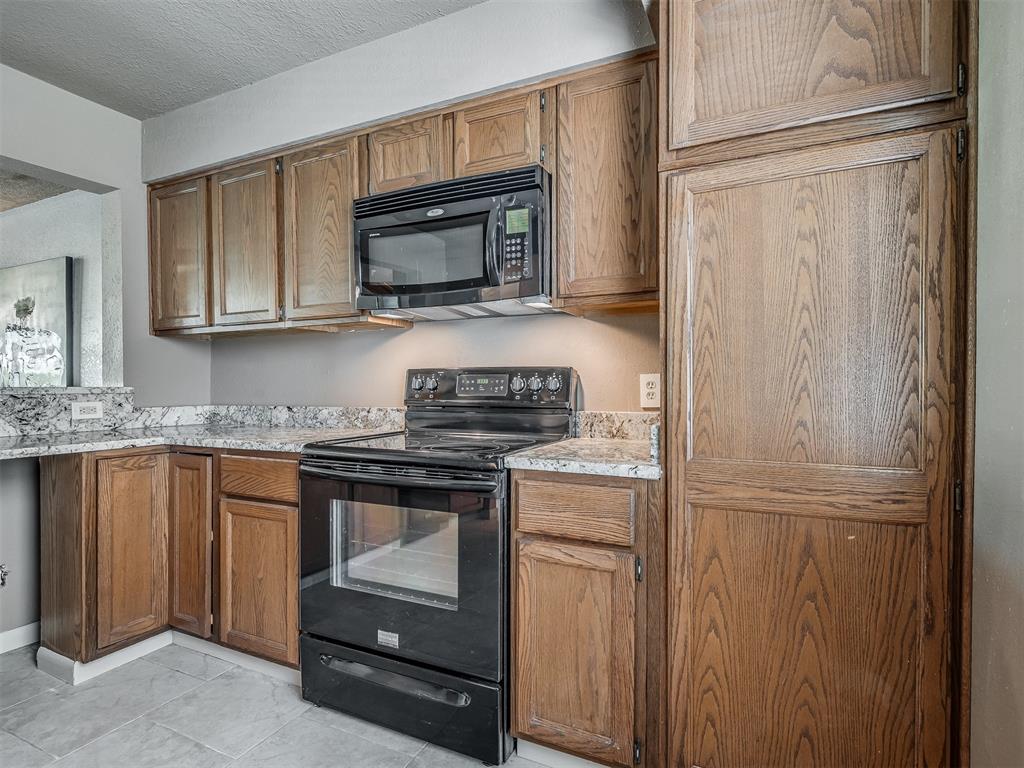 7011 Lakeshore Drive