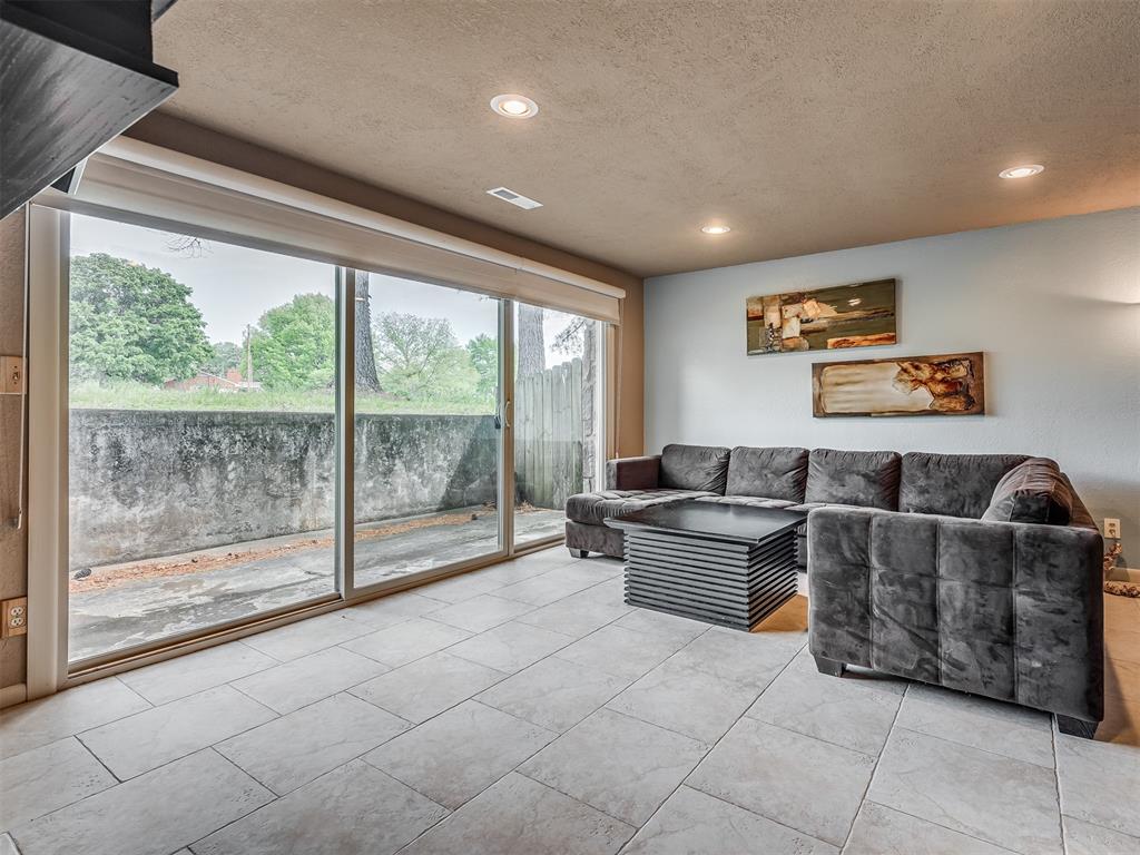 7011 Lakeshore Drive