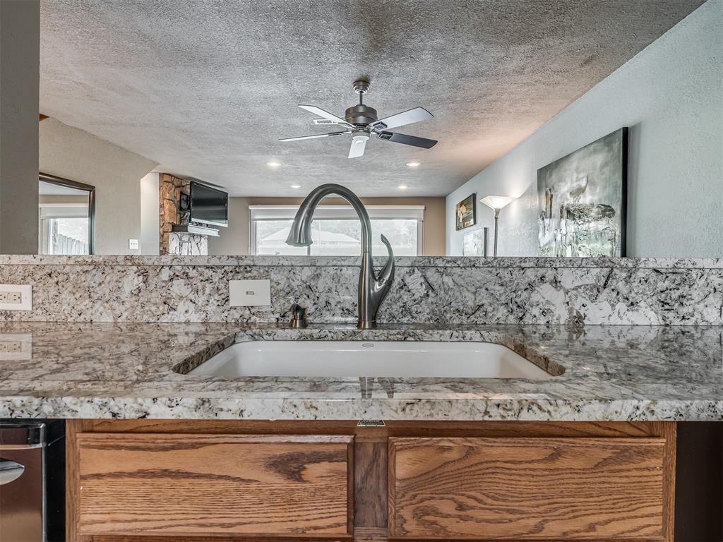 7011 Lakeshore Drive