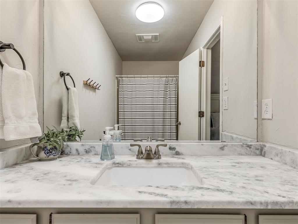 7009 Lakeshore Drive