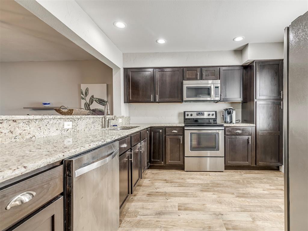 7009 Lakeshore Drive