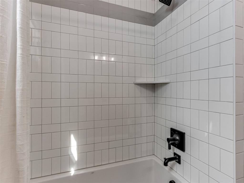 296 NE Primrose Point Avenue