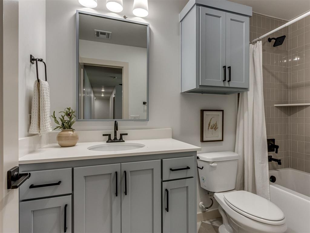 296 NE Primrose Point Avenue