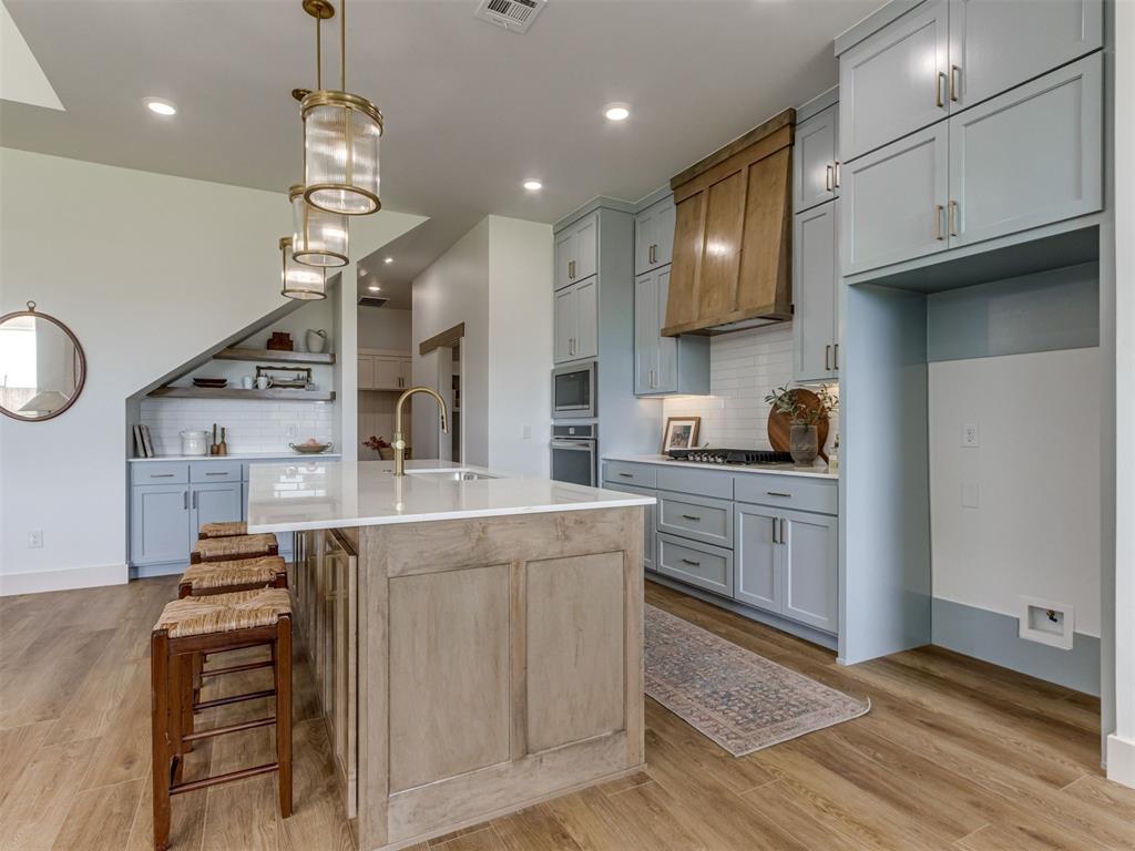 296 NE Primrose Point Avenue