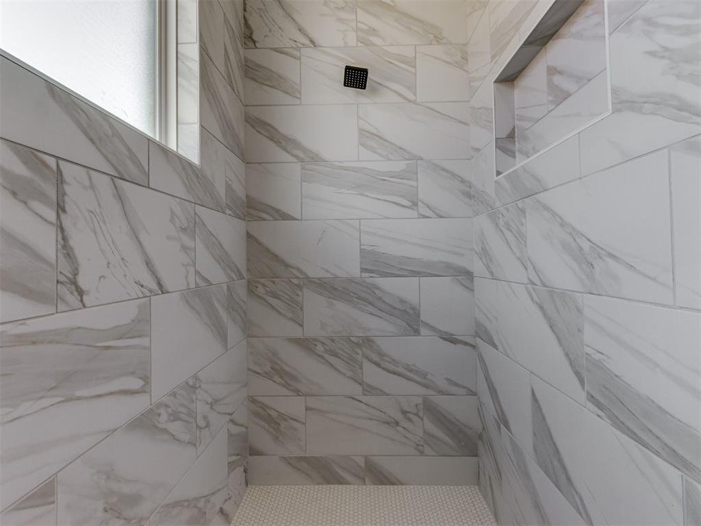 296 NE Primrose Point Avenue