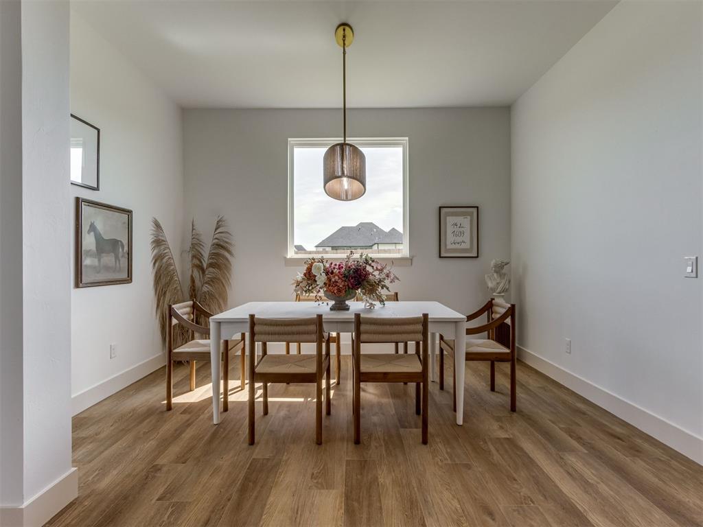 296 NE Primrose Point Avenue