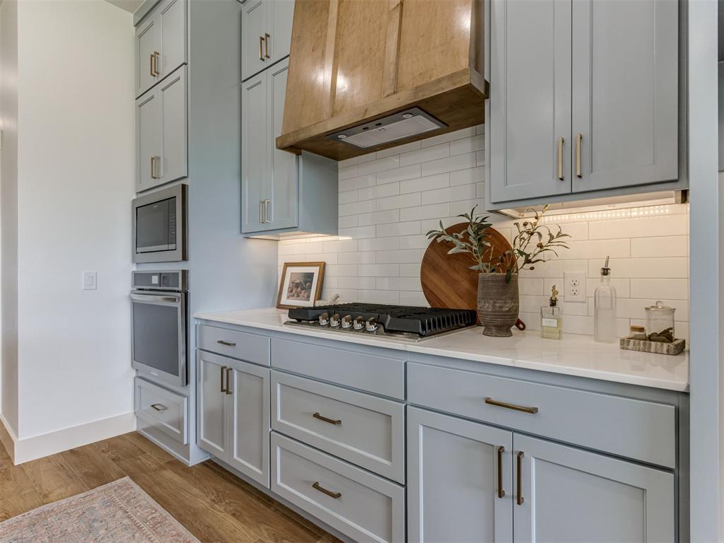 296 NE Primrose Point Avenue