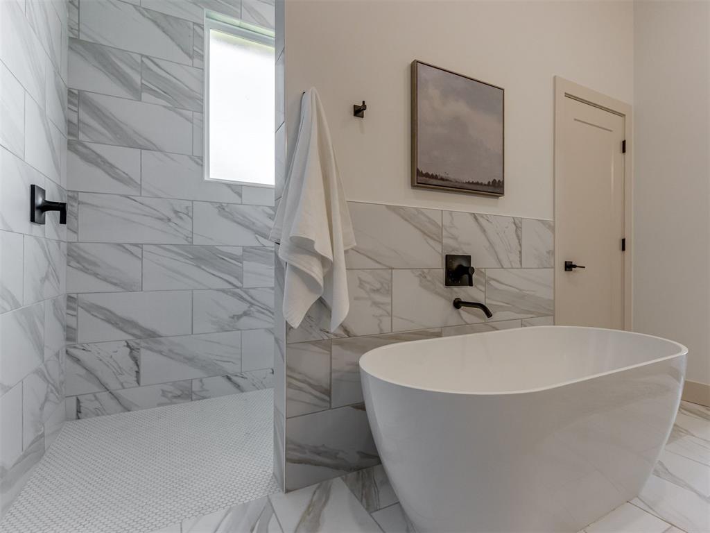 296 NE Primrose Point Avenue