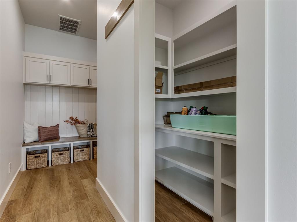 296 NE Primrose Point Avenue