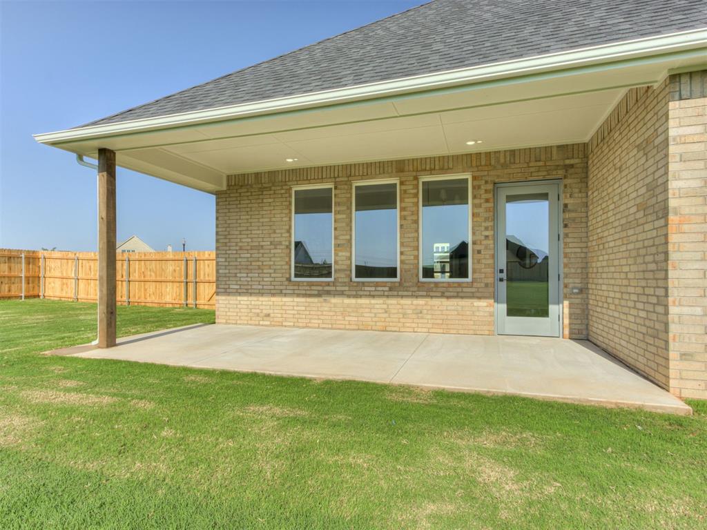 296 NE Primrose Point Avenue