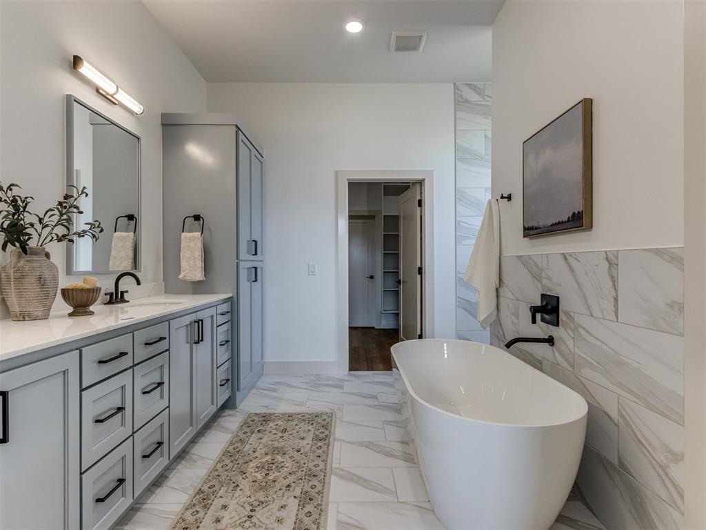 296 NE Primrose Point Avenue