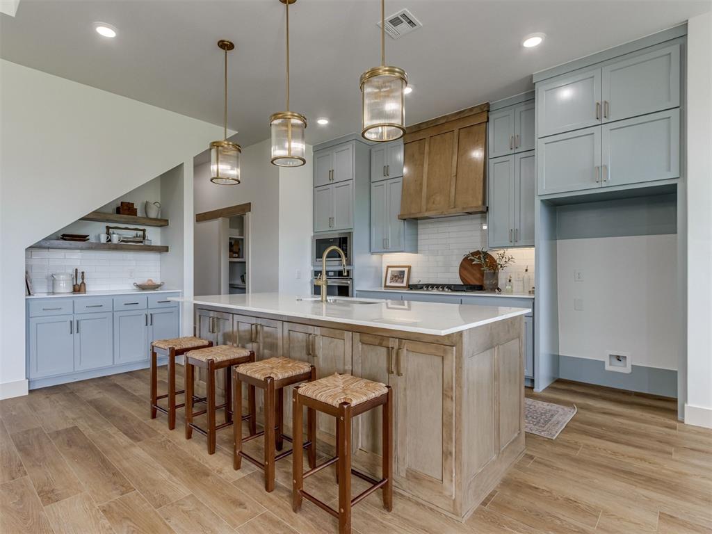 296 NE Primrose Point Avenue