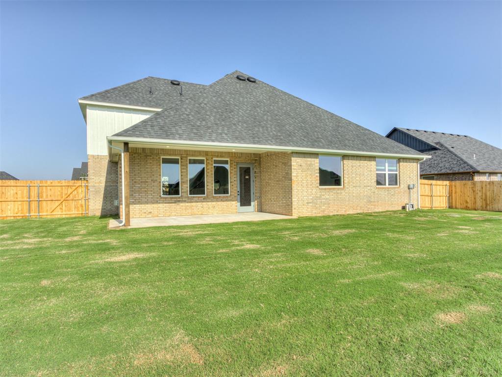 296 NE Primrose Point Avenue