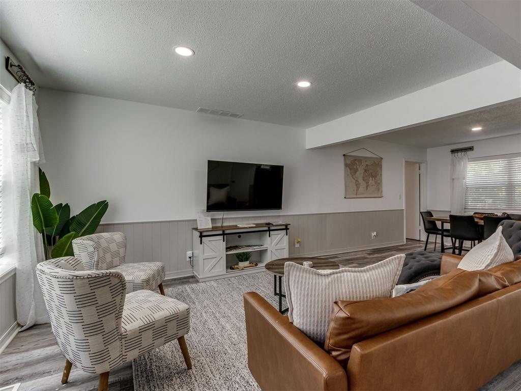 1033 Mockingbird Lane