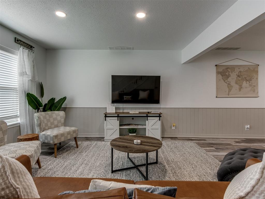 1033 Mockingbird Lane