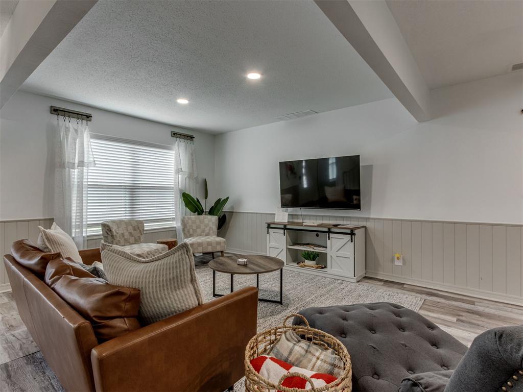 1033 Mockingbird Lane