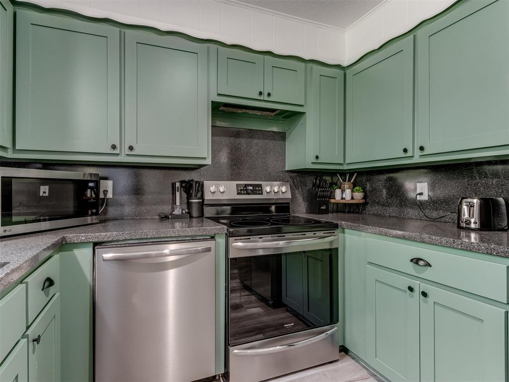 1033 Mockingbird Lane