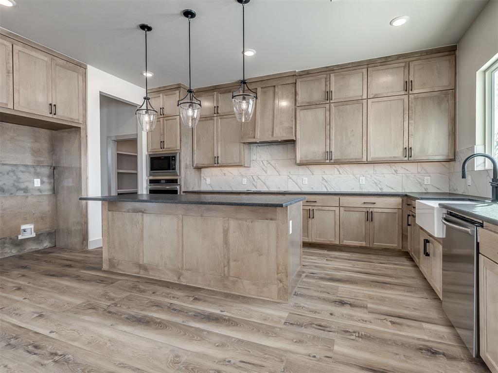 49 NE Primrose Point Avenue