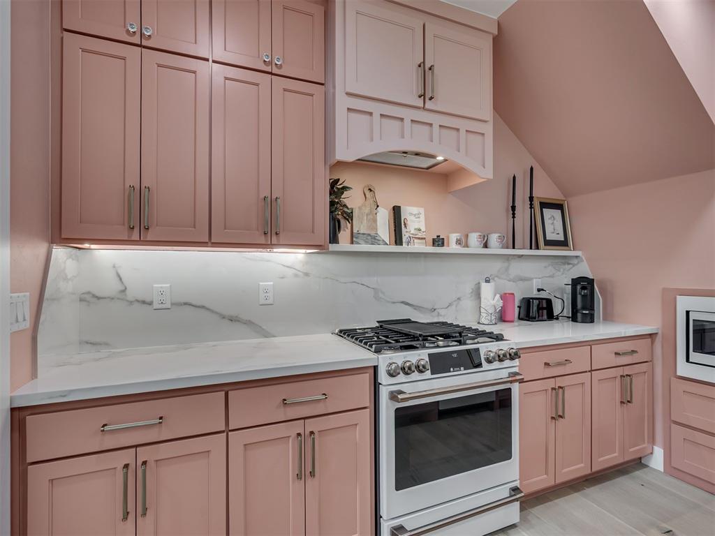 18246 Willowbrooke Court