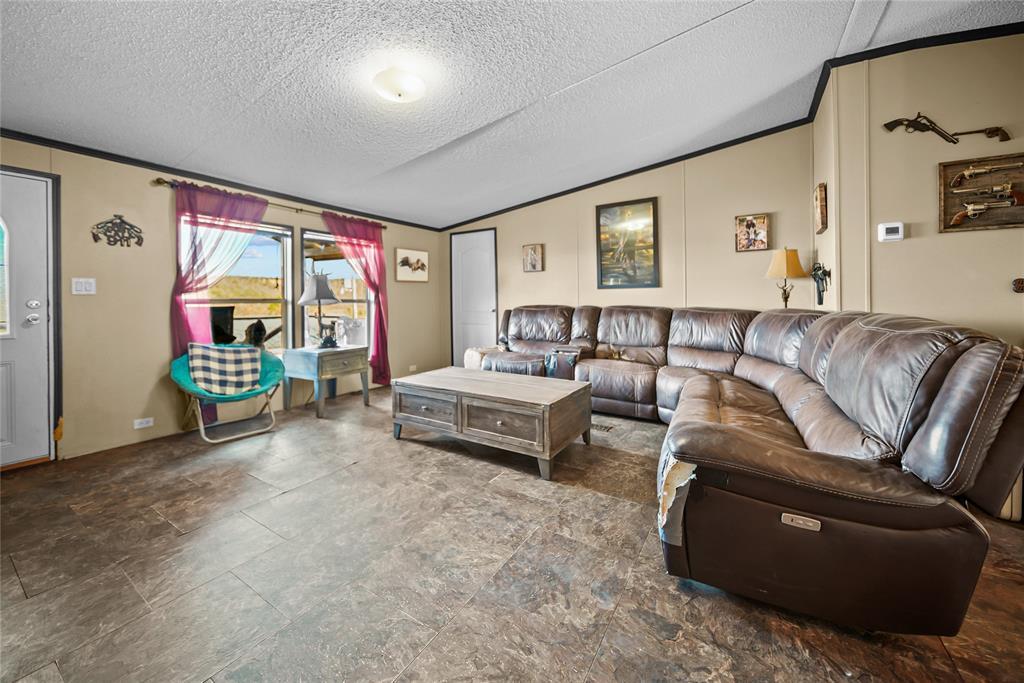 570 Lakeridge Trail