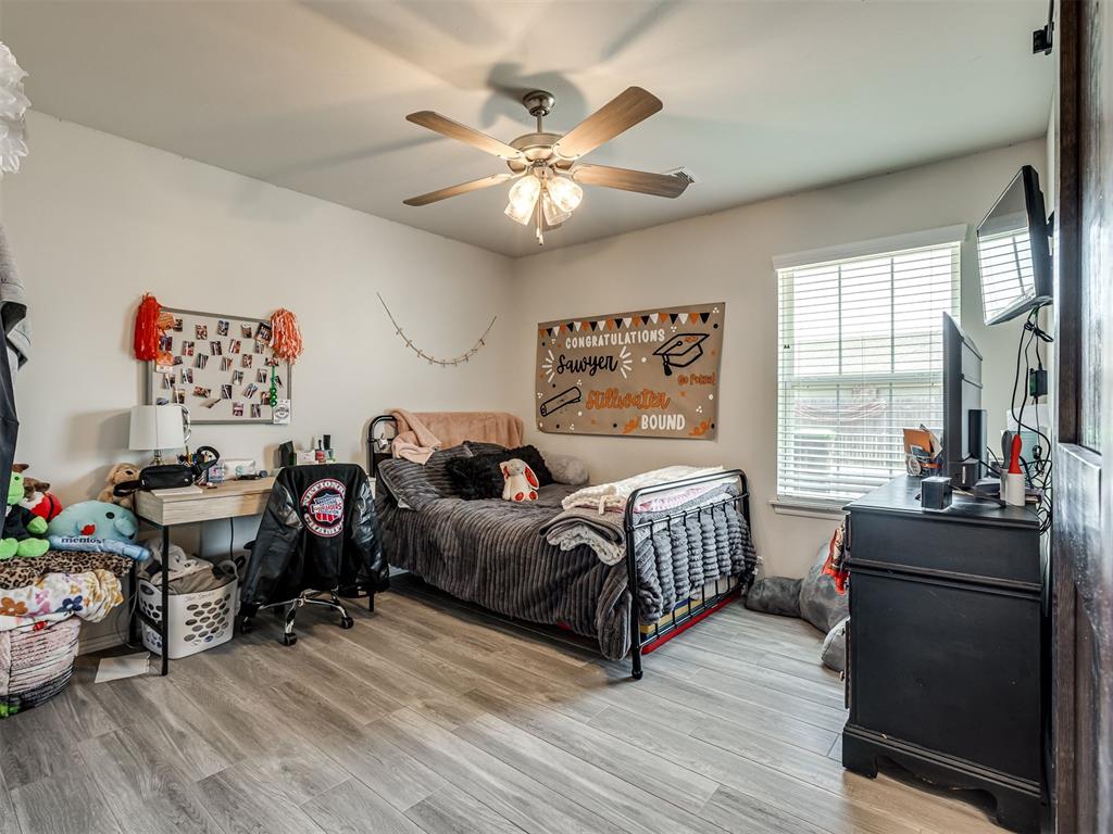 3833 Richards Way
