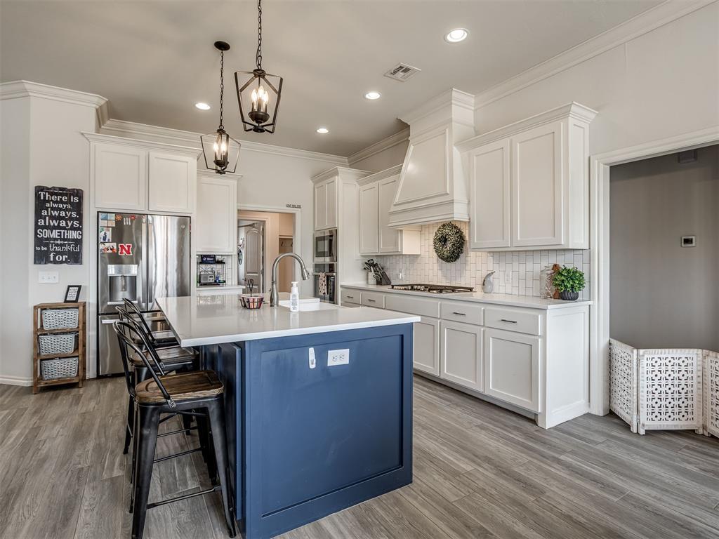 3833 Richards Way