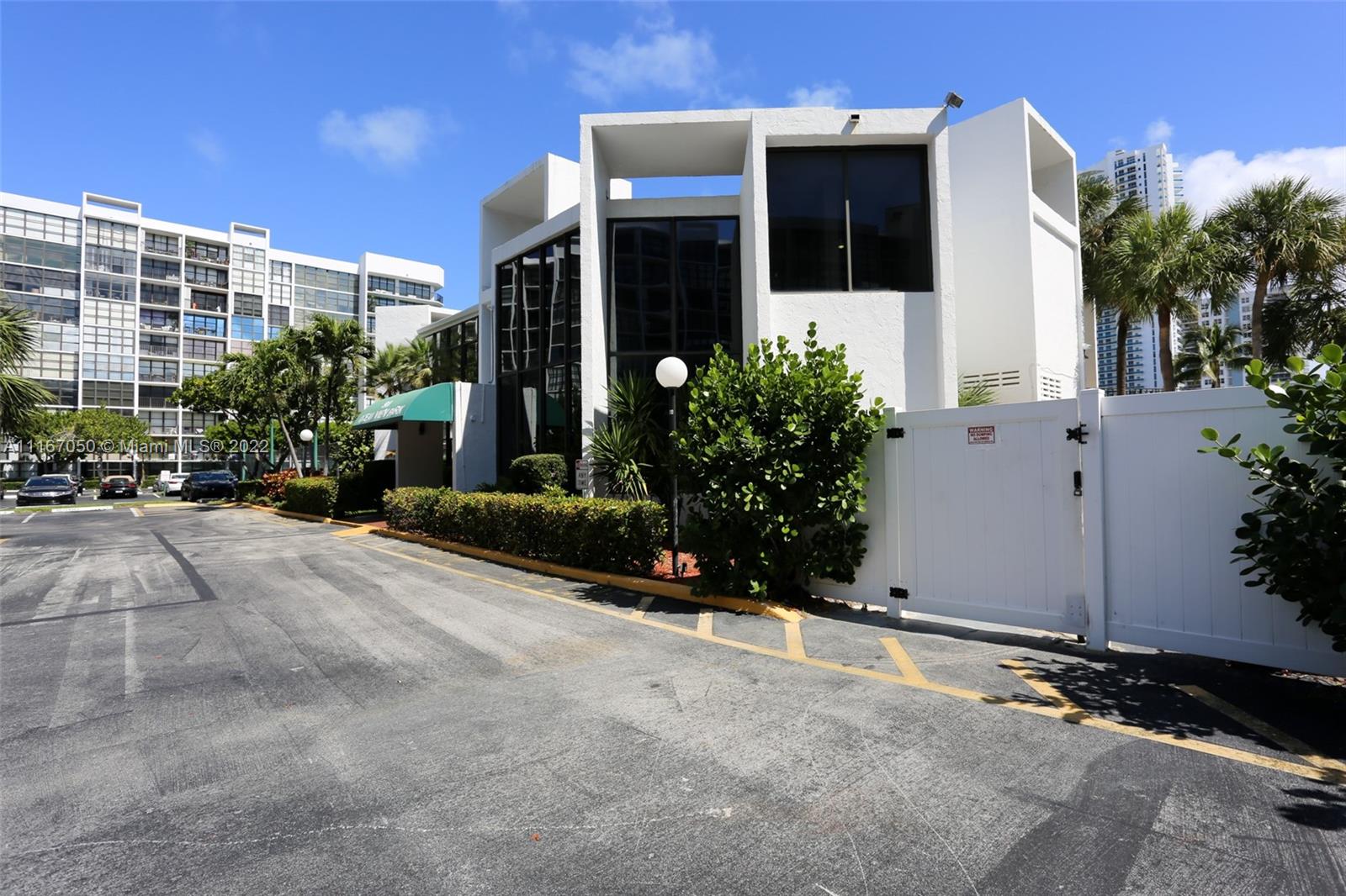 800 Parkview Dr Unit: 518