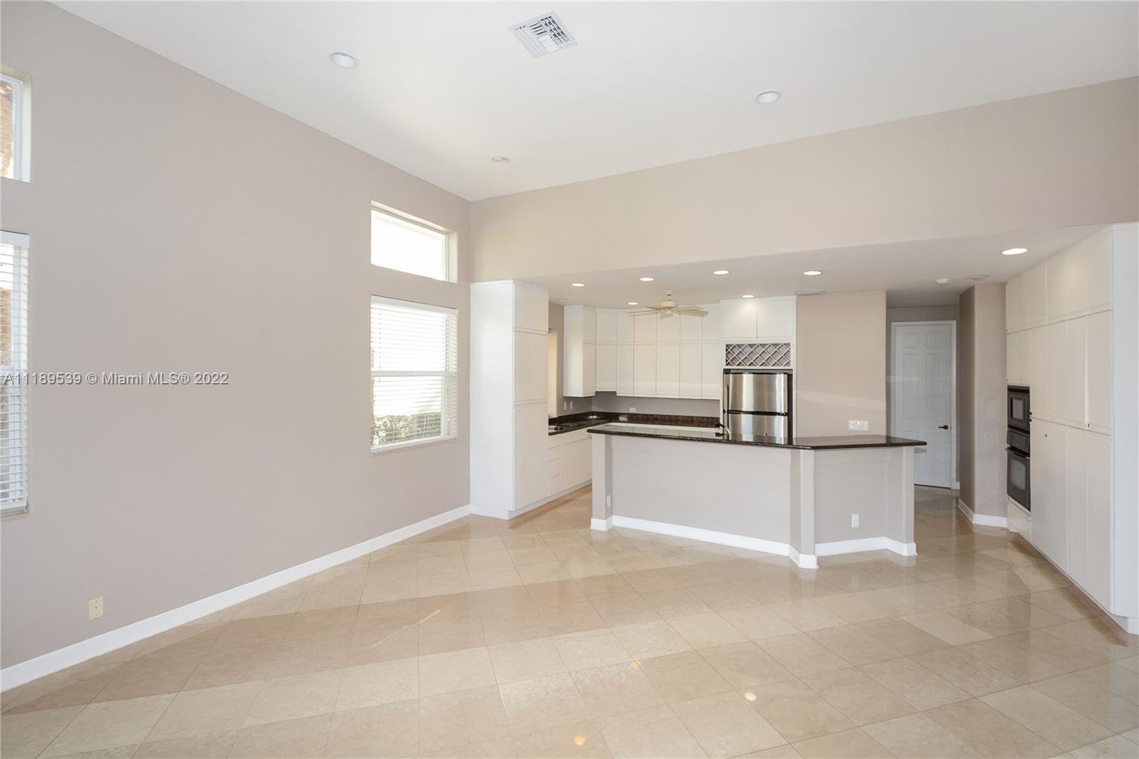 2715 Oakmont Dr