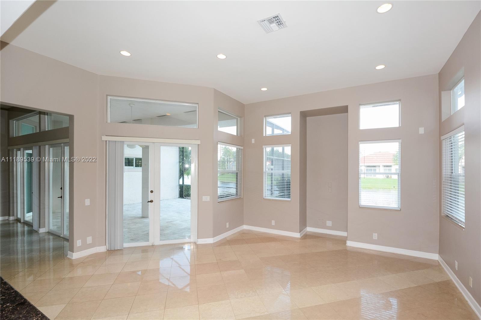 2715 Oakmont Dr