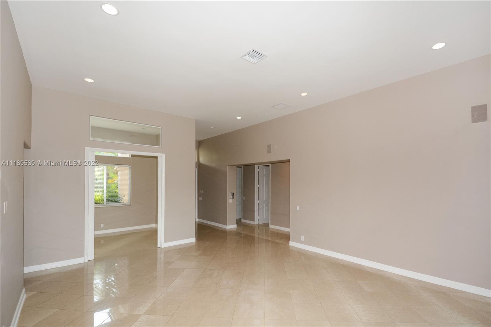 2715 Oakmont Dr