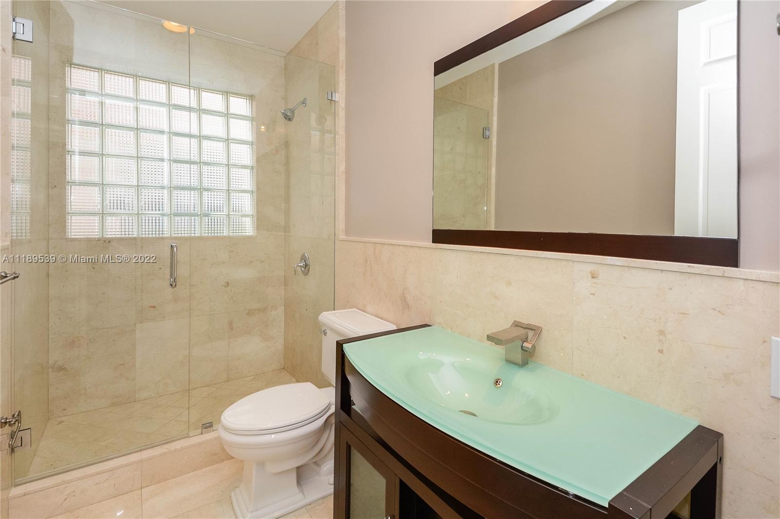 2715 Oakmont Dr