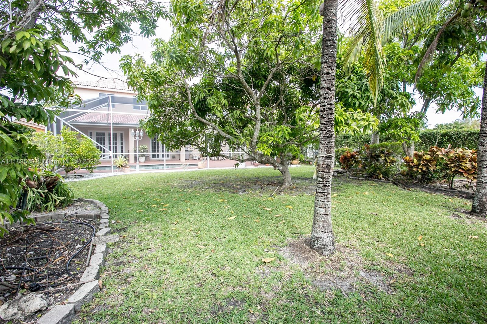 2715 Oakmont Dr