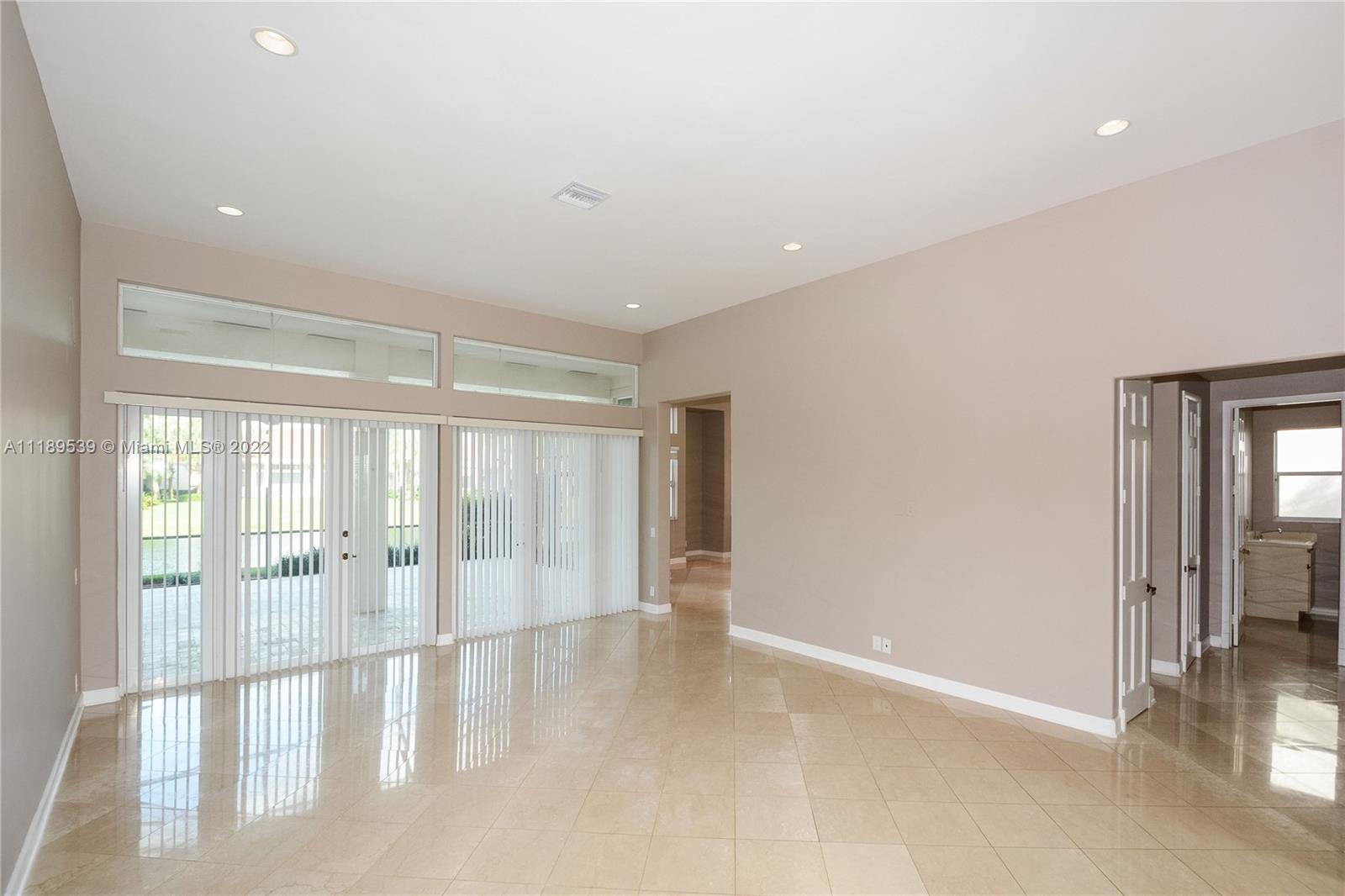 2715 Oakmont Dr