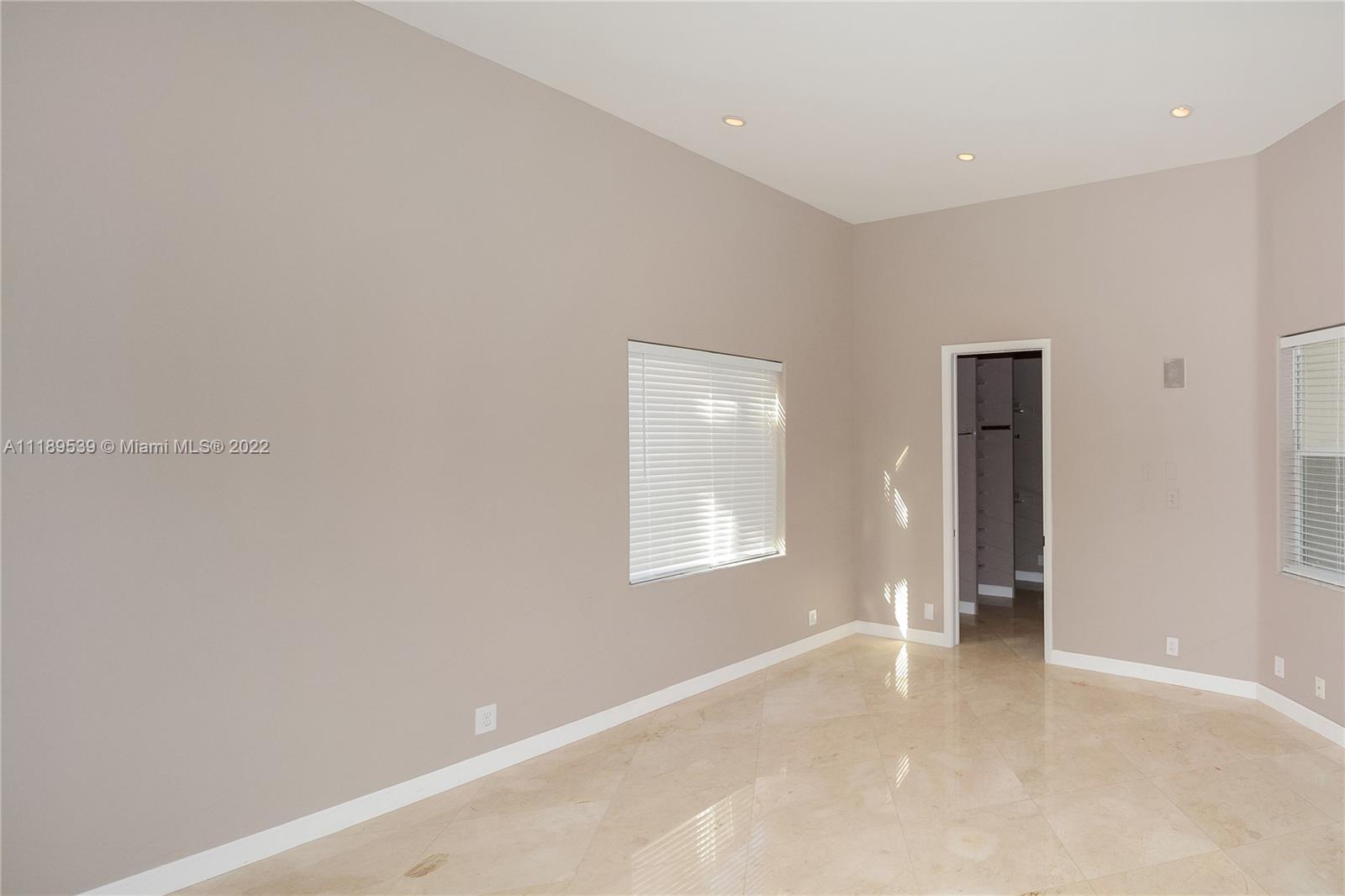 2715 Oakmont Dr