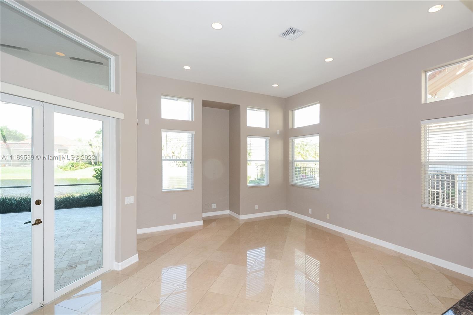 2715 Oakmont Dr