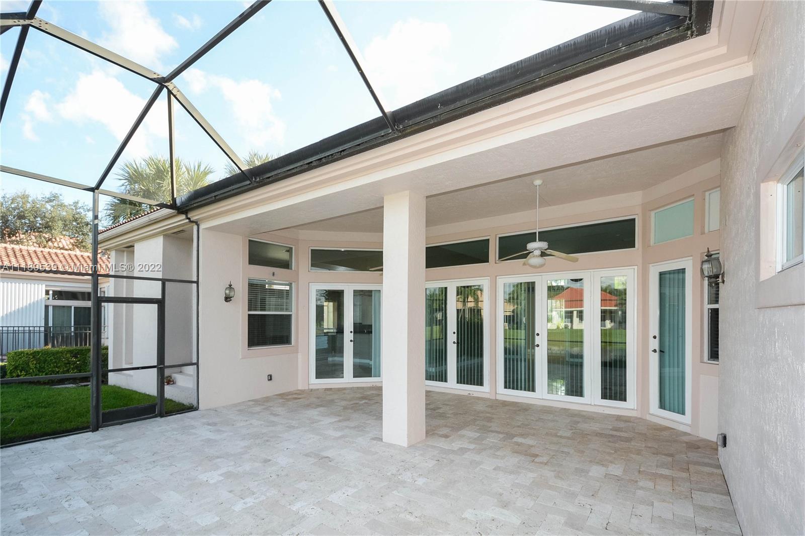 2715 Oakmont Dr