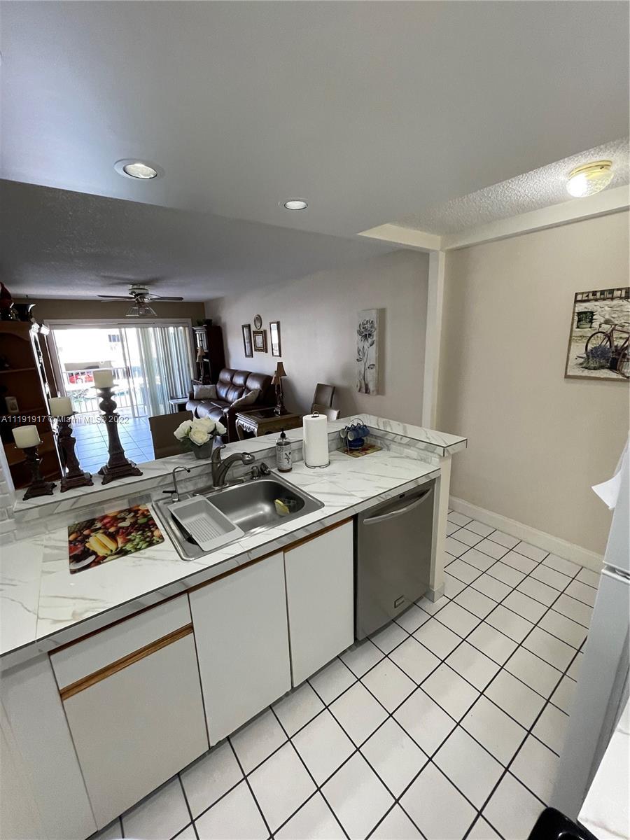 3545 NE 167th St Unit: 202