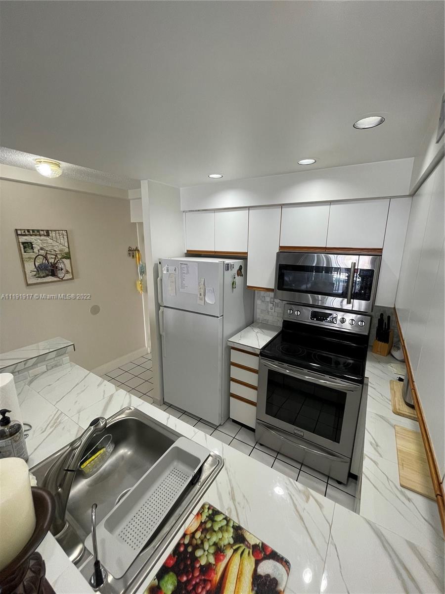 3545 NE 167th St Unit: 202