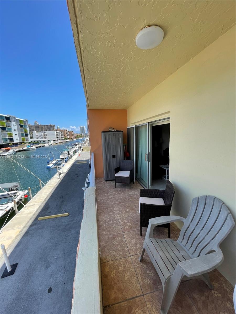 3545 NE 167th St Unit: 202