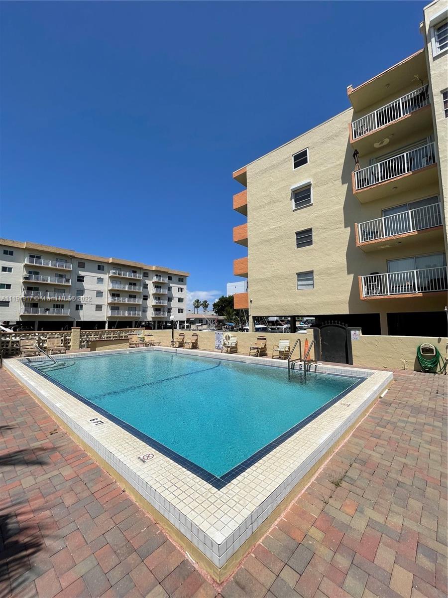 3545 NE 167th St Unit: 202