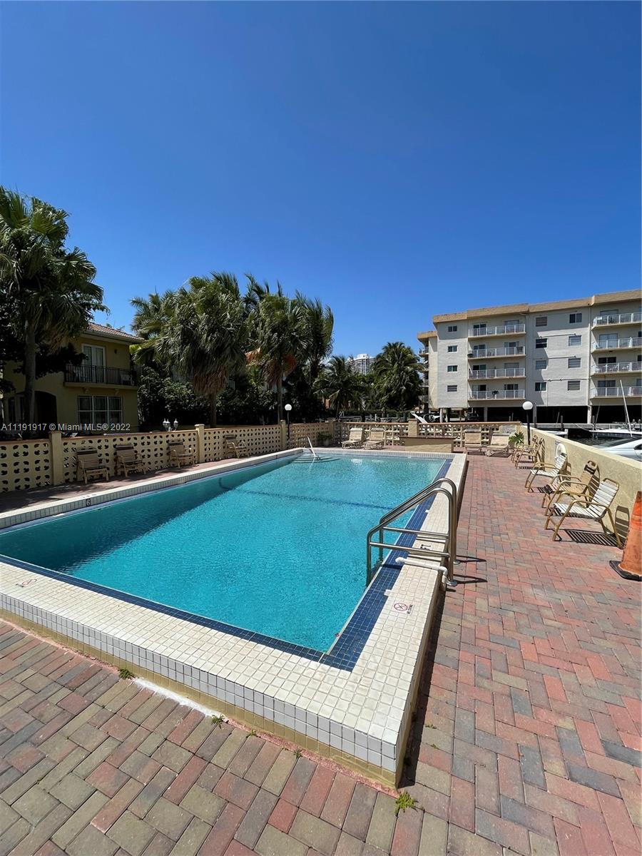 3545 NE 167th St Unit: 202